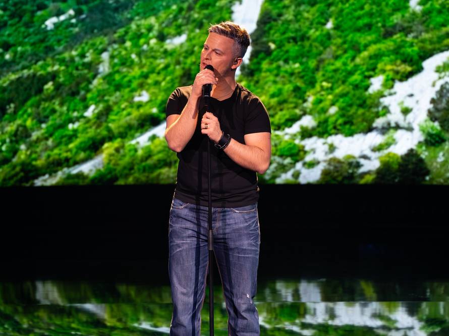 Sven Pocrnić transformirao se u Thompsona i podigao publiku na noge, pogledajte nastup