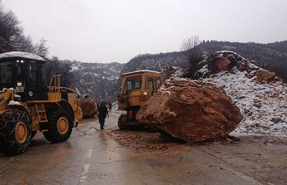 BiH: Odronila se stijena teška 20 tona, srećom bez žrtava