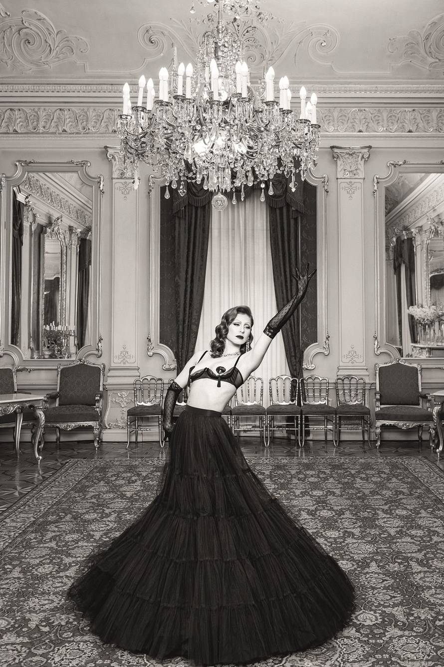 Judita Franković polugola se valja po tabureu: Koja energija!