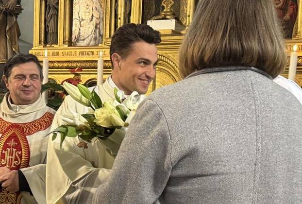 FOTO Ovi svećenici 'zapalili' su internet! Na listi su i Hrvati, žene im pišu da su najzgodniji...