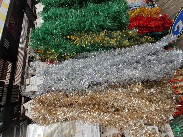 FOTO Još 92 dana do Božića, a ukrasi već stigli: Tko požuri, birat će među pravom raskoši