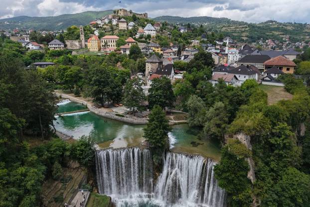 Jajce: Povijesni grad poznat po svojem veličanstvenom  vodopadu