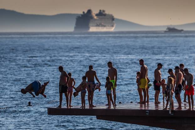 Split: Skokovi na Žnjanskoj plaži