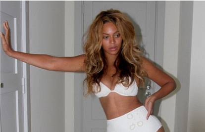 Beyonce se u bijelom bikiniju pohvalila raskošnim oblinama