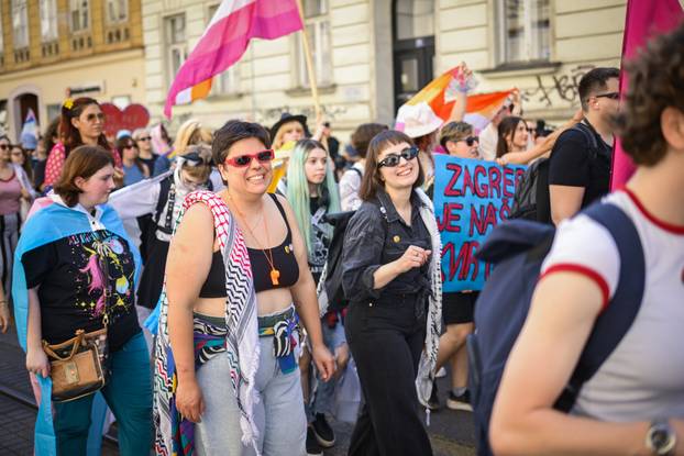 Zagreb: 24. Povorka ponosa LBGTIQ zajednica "Puna usta ponosa" prolazi centrom grada