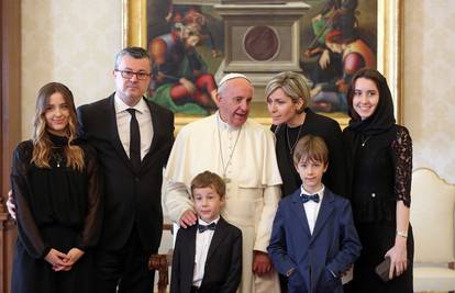 Upoznajte Oreškoviće: Cijela obitelj posjetila Papu Franju