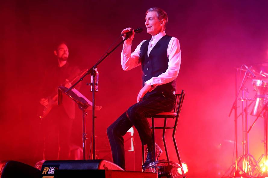 Svijeća ispred Lisinskog gori za Massima: 'Dragi ljudi, od našeg Maxa se ovdje možete oprostiti'