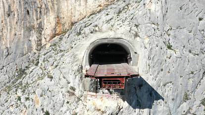 FOTO Razlika u visini nije greška: Uskoro će se spojiti krakovi mosta iznad Cetine