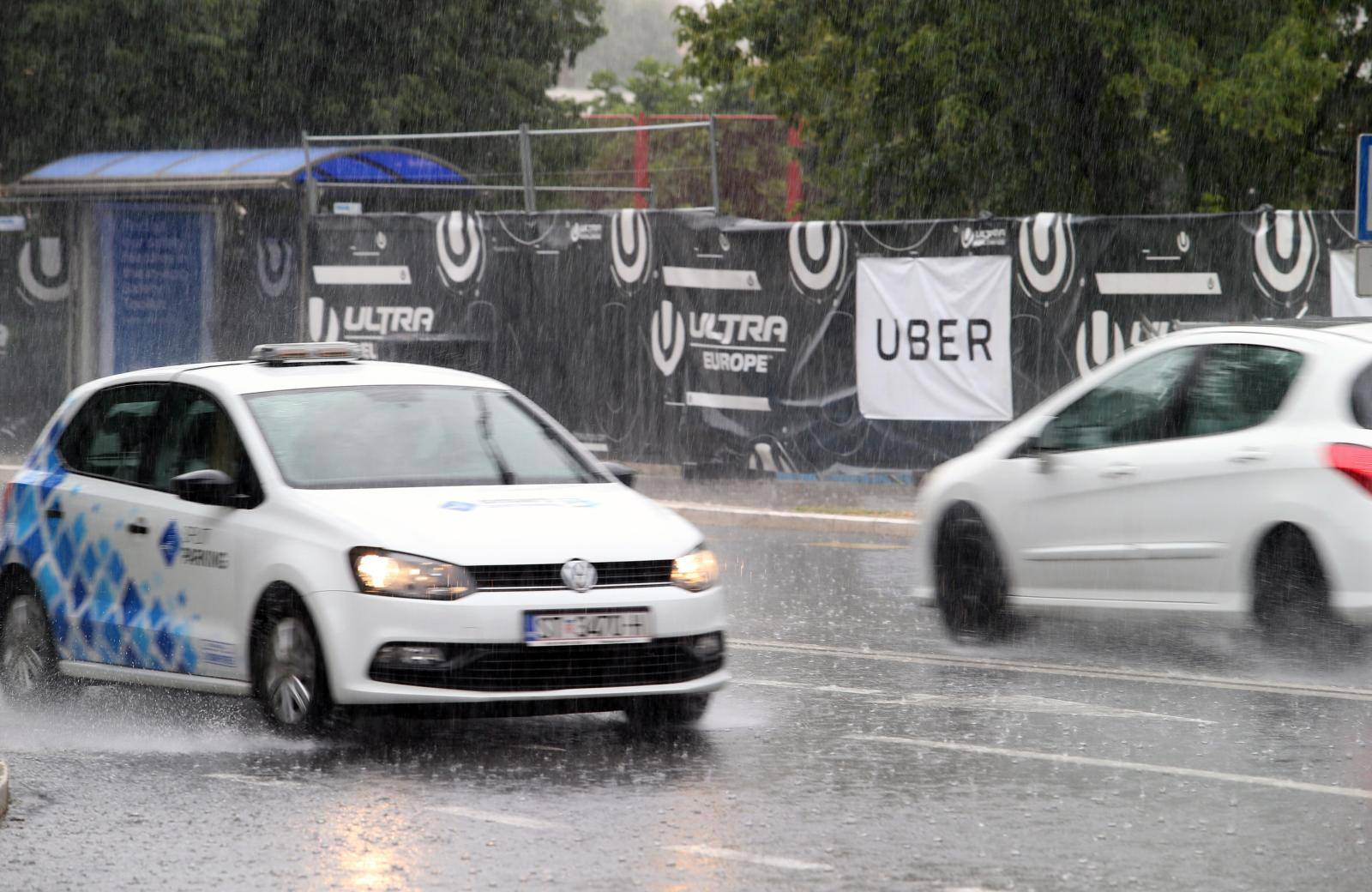 Split: Ljetni pljusak u gradu