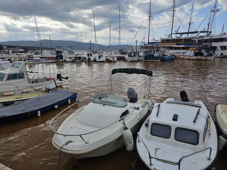 Potop na Krku! Auti pod vodom, mještani: 'Ovo je prestrašno...'
