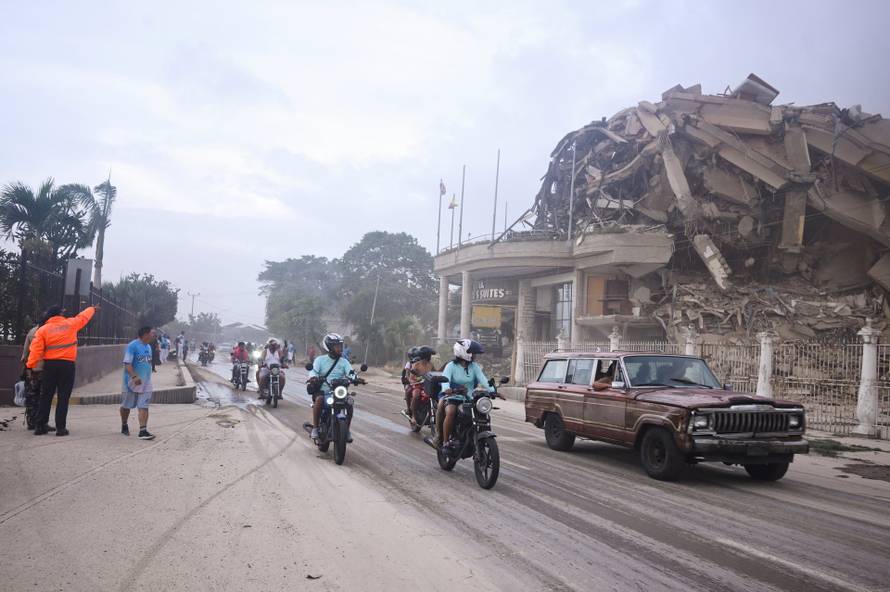 Aftermath of an earthquake in La Guaira