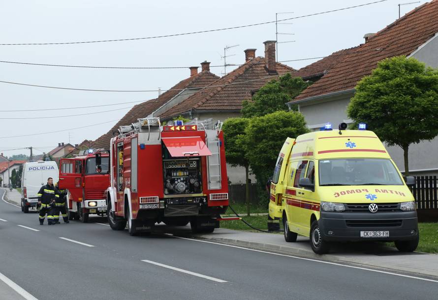 Požar iz kuhinje proširio se na sobu, starija žena u bolnici