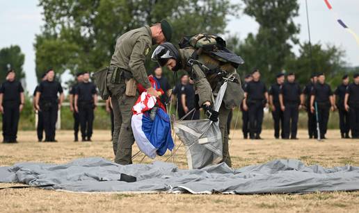 FOTO Oru&zcaron;je, zastave i molitva: Pogledajte 35. obljetnicu Specijalne jedinice policije