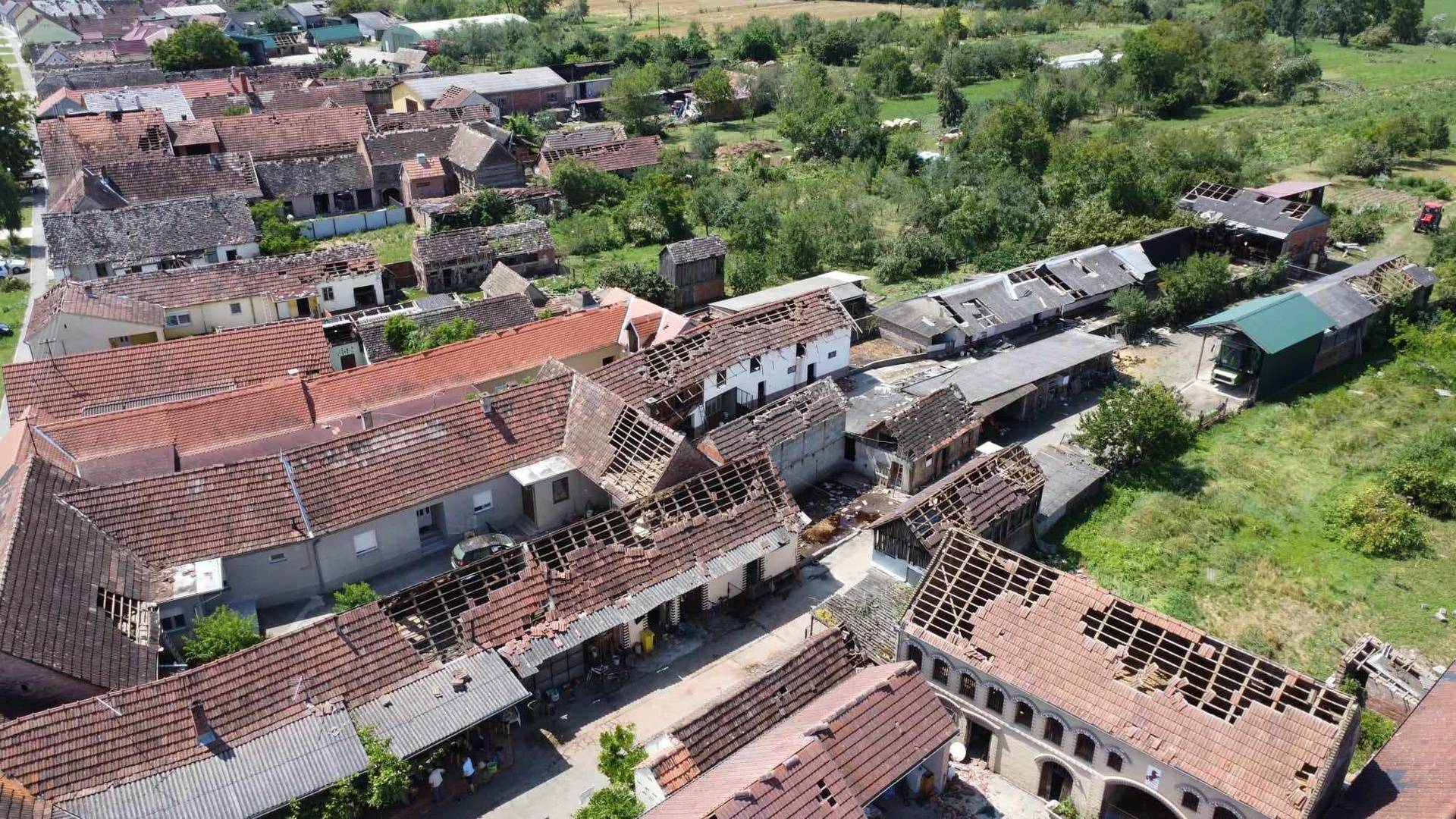 FOTO: Cerna je razorena u oluji, stradala nam je škola, a već četiri dana nemamo ni struje!