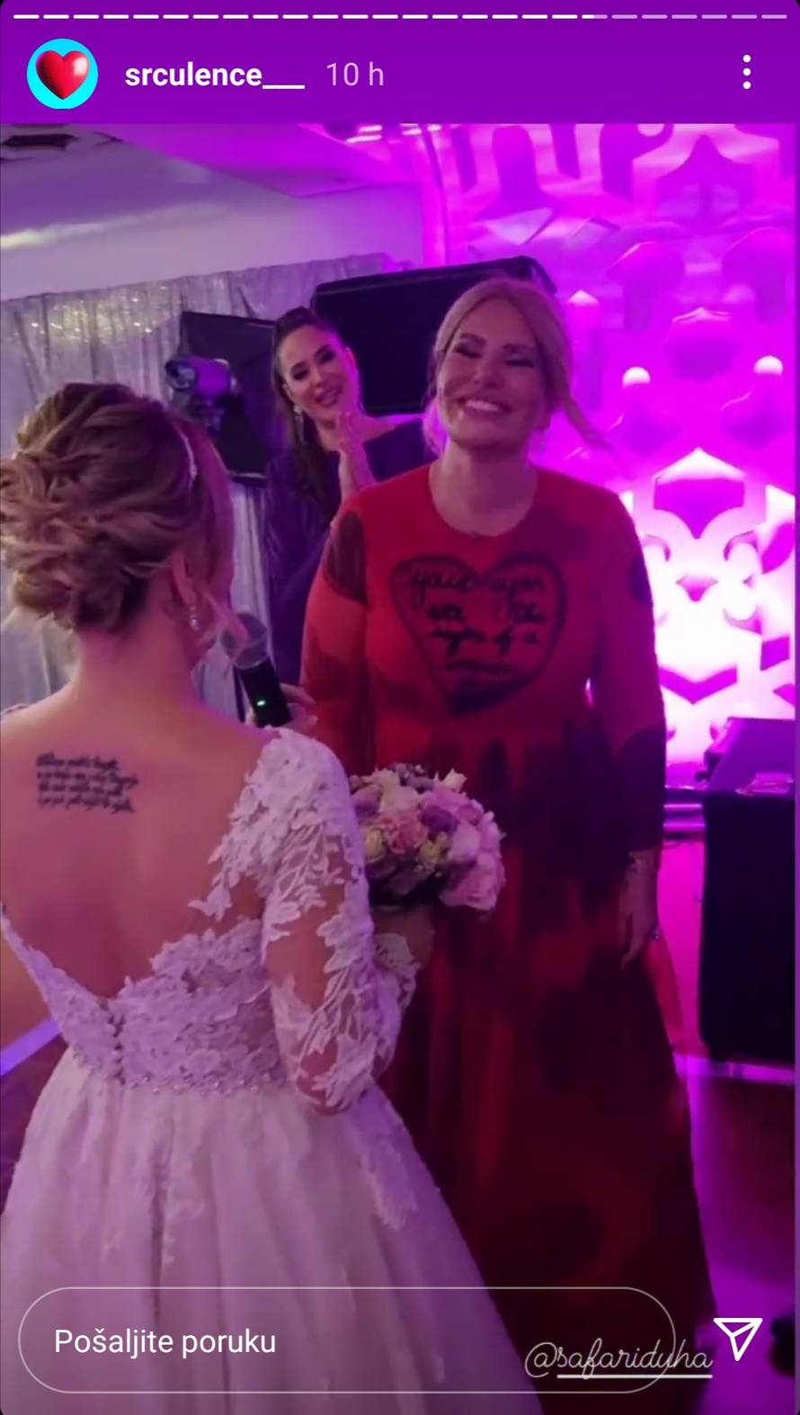 Ana Bučević predala buket Ivi Todorić: 'Želim gledati kako živiš ljubav kao i ja ovaj tren'