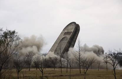 Gruzijci rušili spomenik od 46 m, poginule žena i kćer
