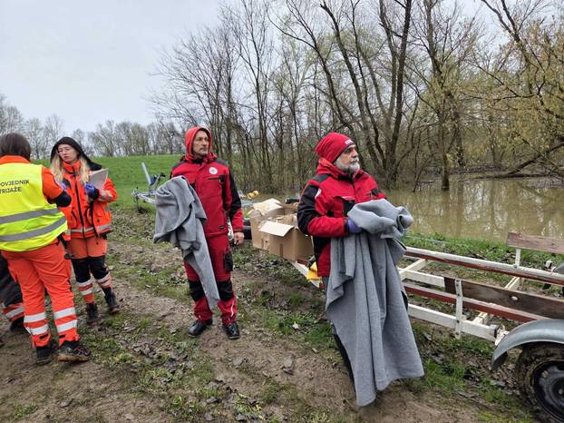 PRVE FOTKE S MJESTA UŽASA Spasili 30 migranata iz Save!