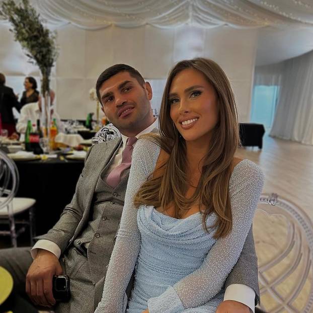 FOTO Ovo je ljepotica koja je osvojila srce Filipa Hrgovića. Od početka stoji uz 'El Animala'...