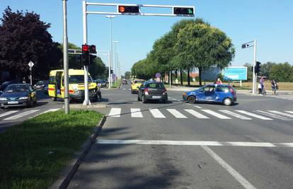 Sudarili se Hitna pomoć i Fiat Punto, ozlijeđeno četvero ljudi