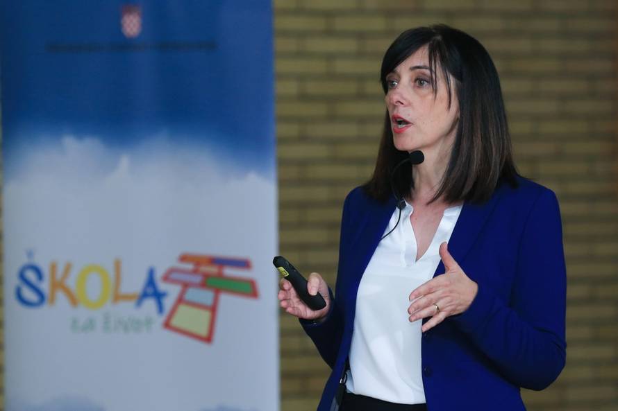Osijek: BlaÅ¾enka Divjak odrÅ¾ala sastanak s ravanteljima o kurikularne reforme