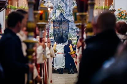 Svirče: Višestoljetna tradicija procesije Za križen
