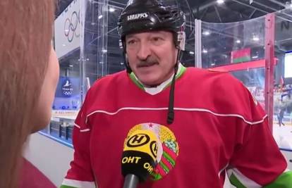 Bjeloruski predsjednik zaigrao hokej: Vidite li virus u zraku?