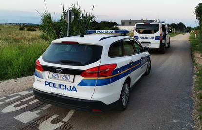 Kombijem vozio migrante pa u bijegu udario policajca: Odredili istražni zatvor za Albanca (43)