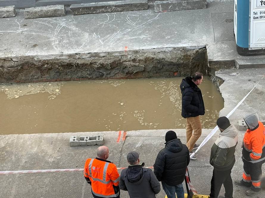 Zagreb: Kopali su otvore za spremnike otpada pa pogodili cijev, stanari su bijesni...