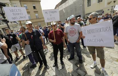 Radnici HŽ-a Pružne građevine prosvjedovali: Tražili su očuvanje radnih mjesta i tvrtke