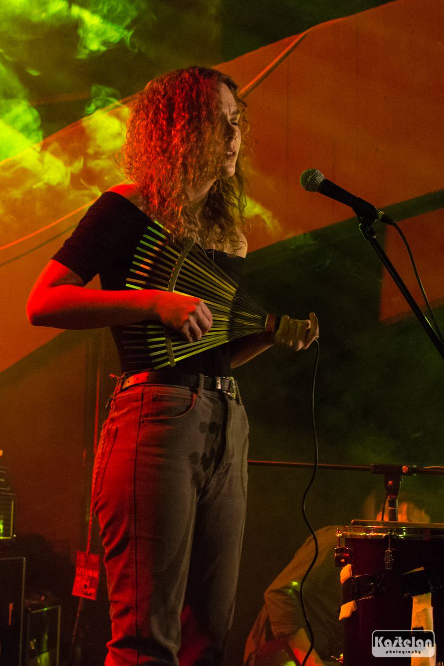 Vitasović je studenticu pozvao na stage pa su skupa zapjevali