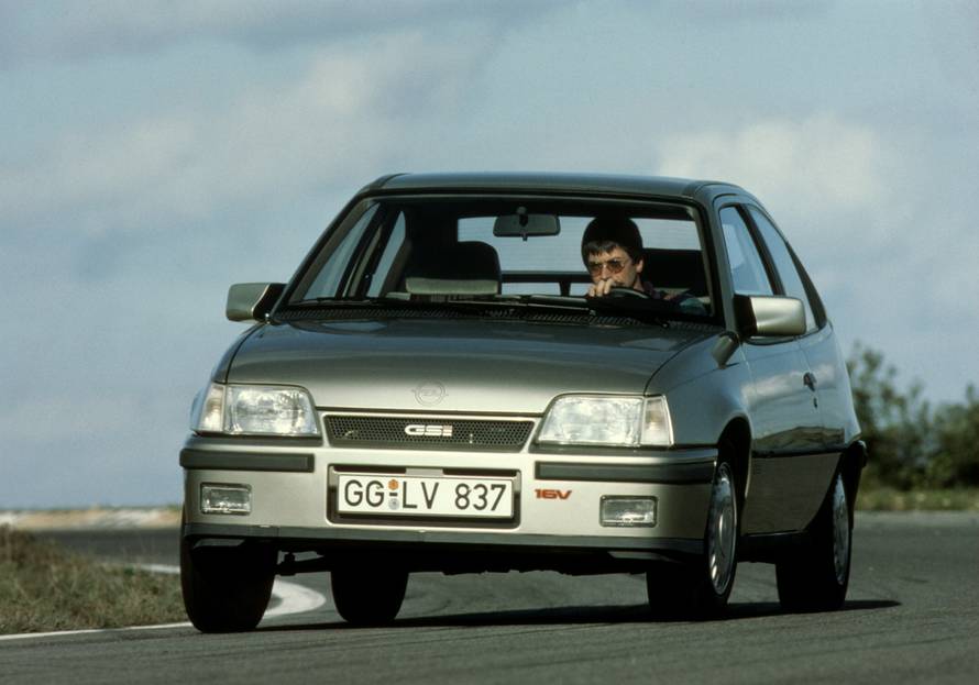 Opel Kadett GSi: Legenda koja je "potukla" i moćni Golf GTI