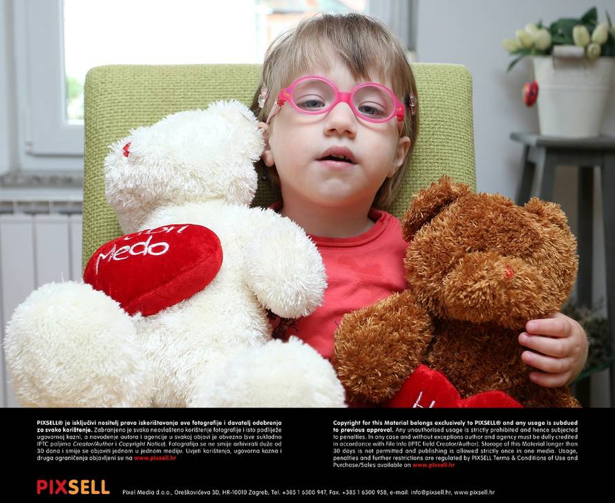 Kupite CD i pomozite malenoj Maši da dobije novi početak 