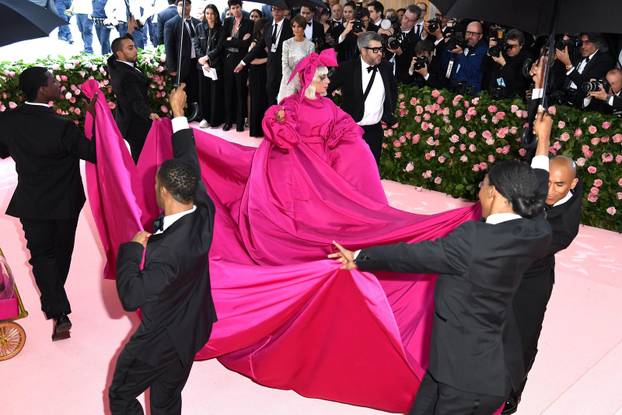 Poznati dolaze na Met Galu u New Yorku