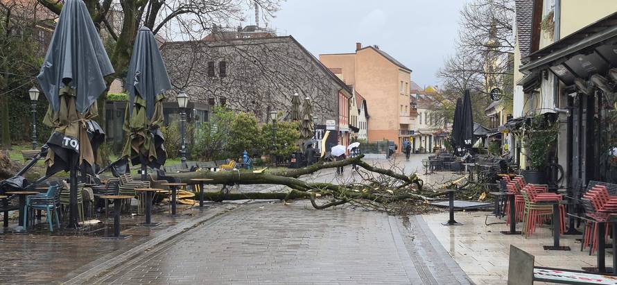 Vatrogasci zatrpani pozivima: 'Nismo mi građevinska tvrtka'