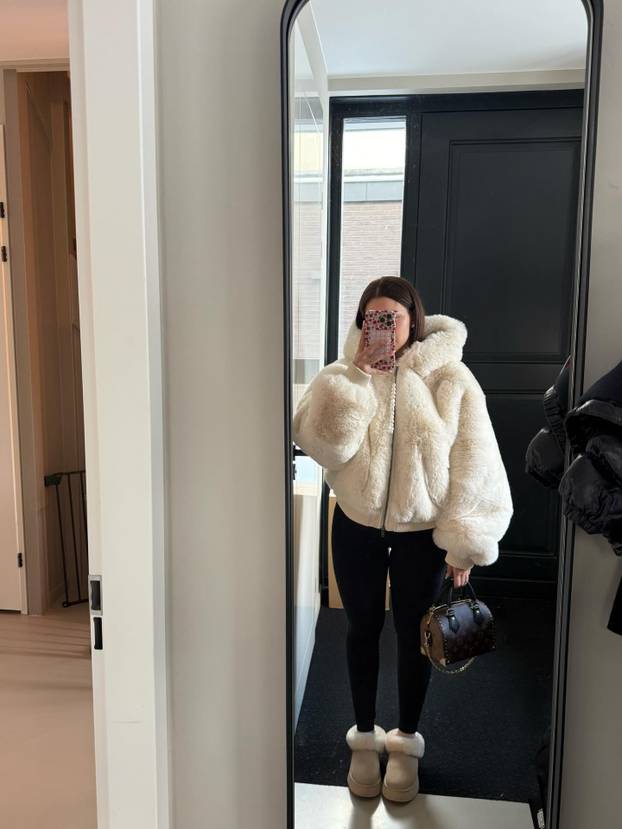 FOTO Zbog supruga je prešla na islam, a optužili su ju da zbog njene 'magije' on ne igra za BiH