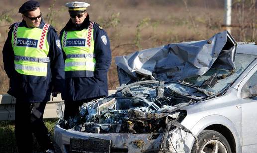 Nakon višestrukog sudara preminuo vozač kamiona 