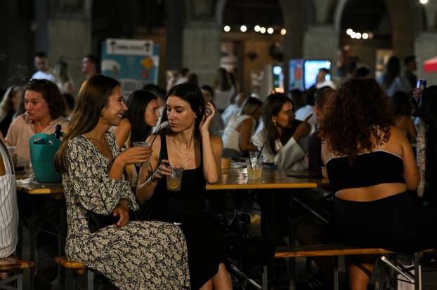 Zagreb: PLACe market na tržnici Dolac posjetili brojni Zagrepčani