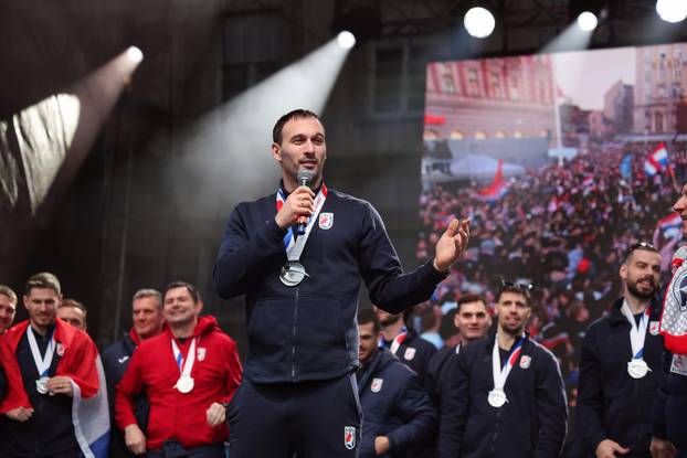 Zagreb: Hrvatska rukometna reprezentacija stigla na svečani doček na Trgu bana Josipa Jelačića