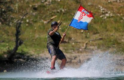 Wakeboarderi vratolimijama na Jarunu proslavili Dan pobjede