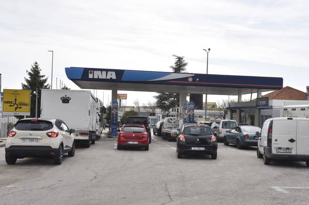 Šibenik: Gužve na benzinskim postajama zbog najavljenog poskupljenja
