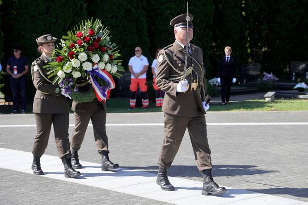 Vukovar: Polaganje vijenaca na Memorijalnom groblju povodom obilježavanja Dana sjećanja na nestale