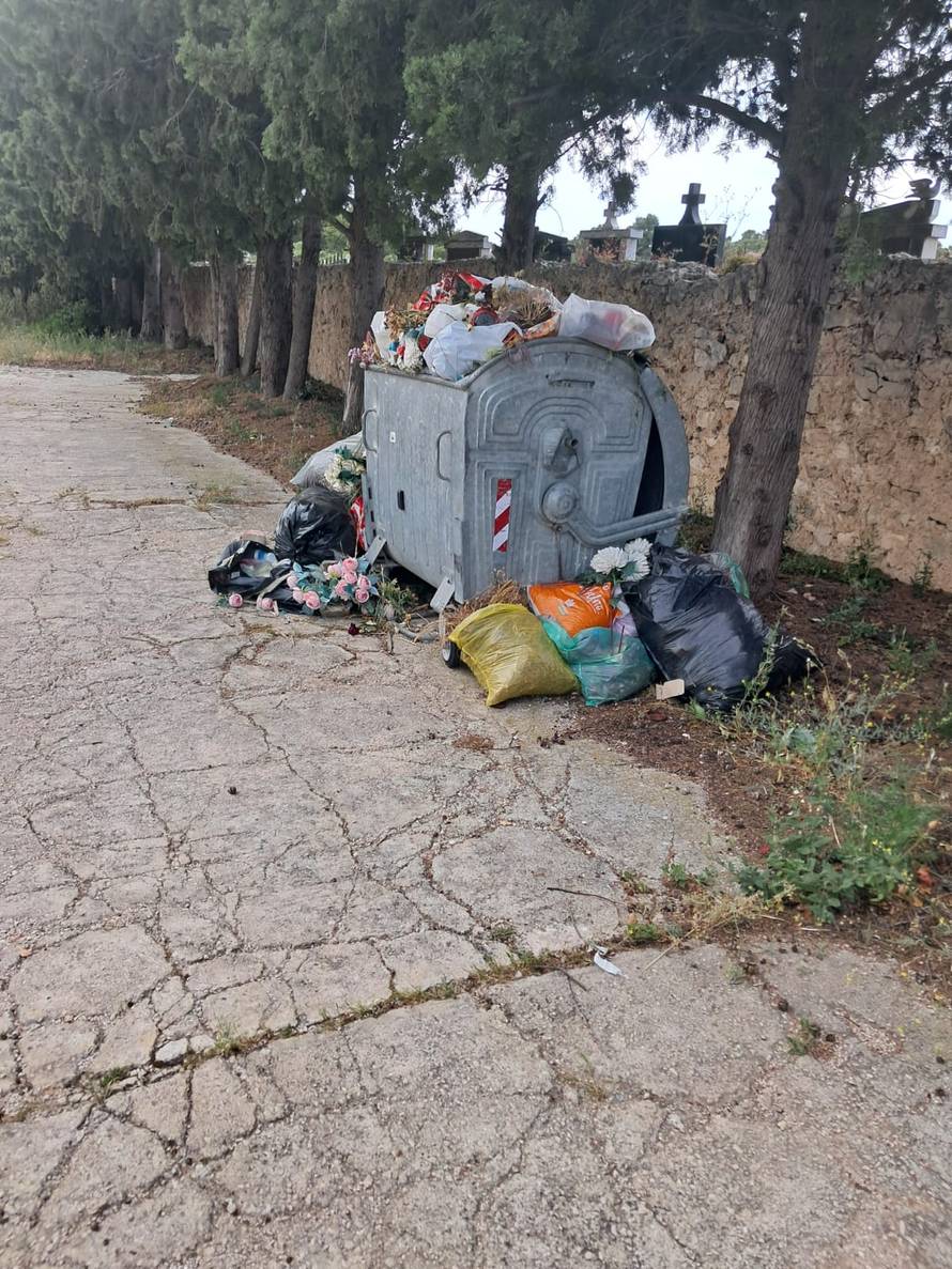 Očajni stanovnici i vikendaši Krapnja: U prirodnoj uvali žele graditi molove i teniske terene