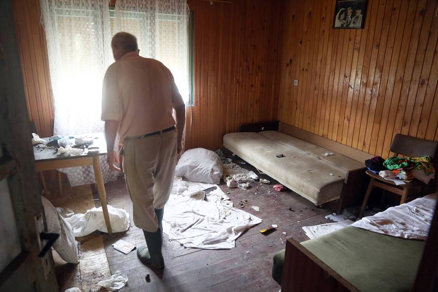 Migranti im prolaze kraj kuća: 'Strah me je, pogotovo po noći'