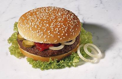 Stručnjaci otkrili: Možemo pojesti burger više na dan