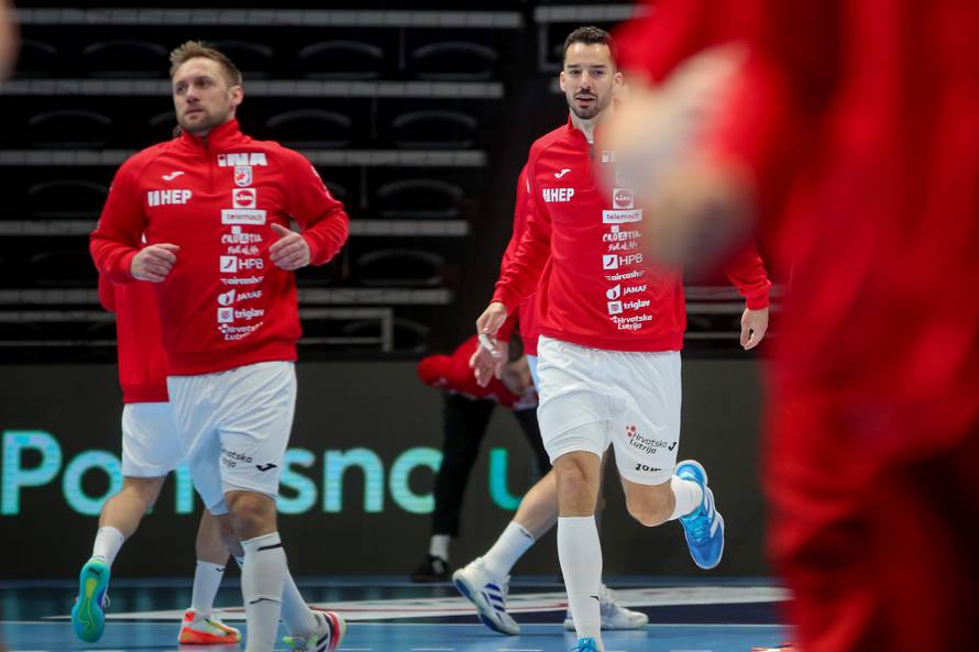 Zadar: Zagrijavanje rukometaša prije početka prijateljske utakmice između Hrvatske i Švicarske