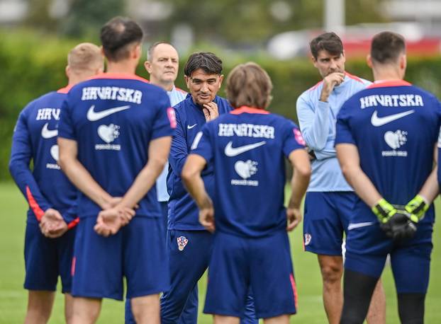Zagreb: Hrvaski nogometni reprezetativci odradili trening na Maksimiru