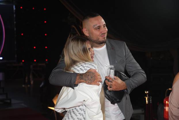 Beograd: Dolazak natjecatelja u show Eilta 10 na televiziji Pink