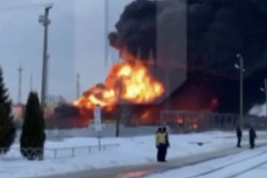 VIDEO Ogroman požar u ruskom skladištu nafte. Rusi: Ukrajina je napala, srušili smo dronove!