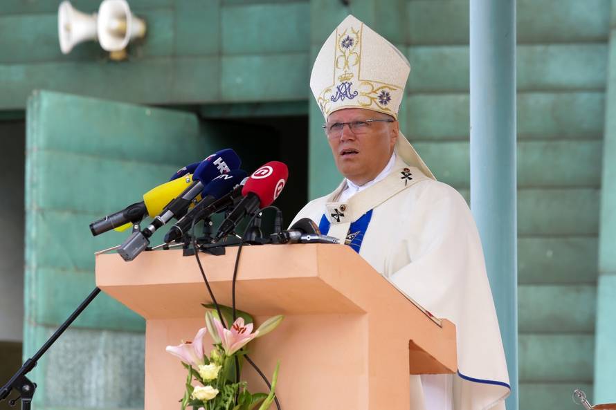 Aljmaš: Svetište Gospe od Utočišta zbog koronavirusa posjetilo manje ljudi nego prijašnjih godina