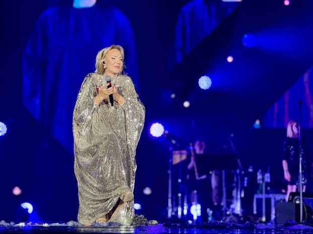 FOTO Lepa Brena opet zapjevala u Areni, gosti bili Ana Bekuta, Nikola Rokvić: Evo kako je bilo